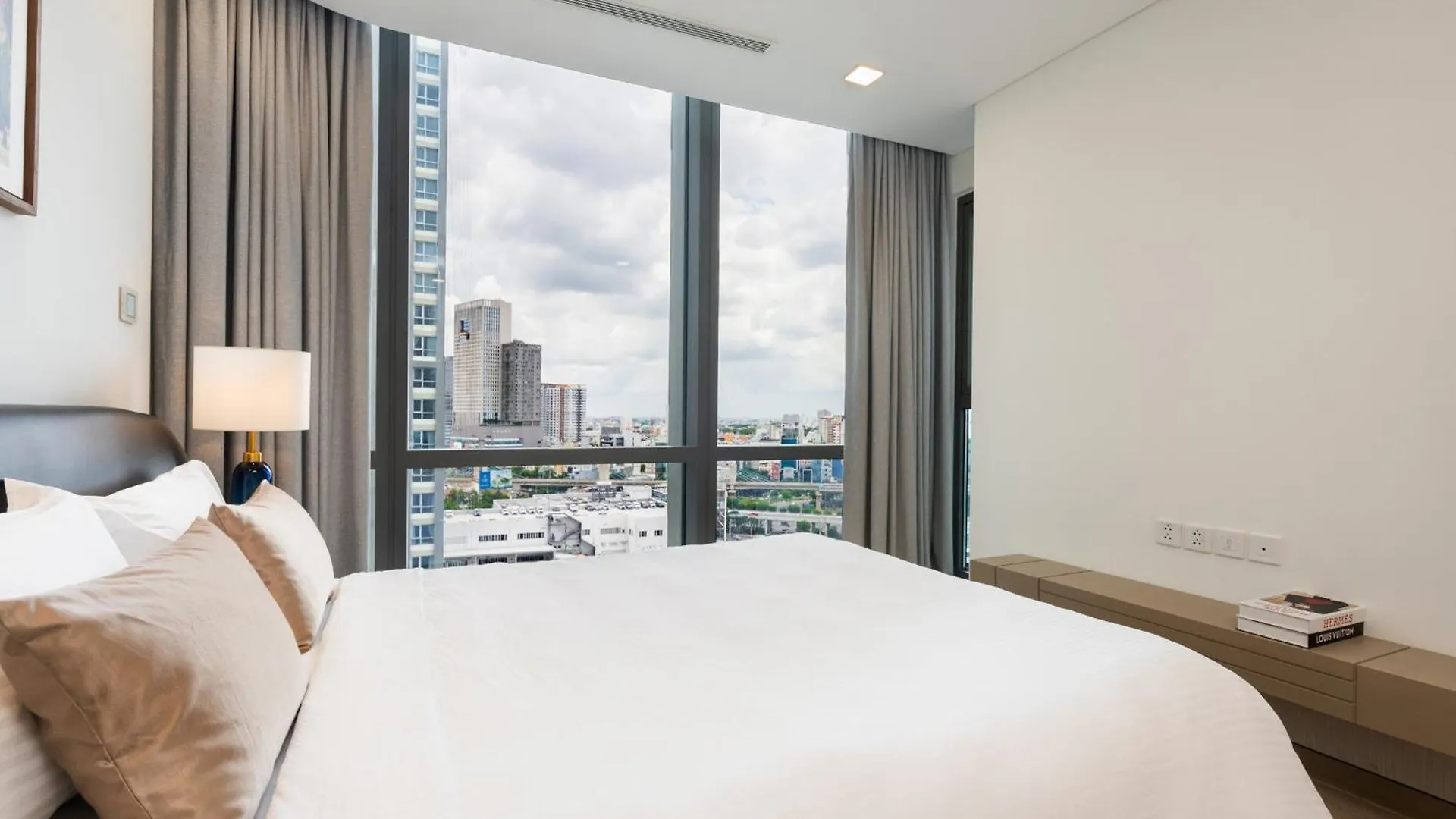 Vera Saigon Apartments - Luxury Landmark 81 ホーチミン市