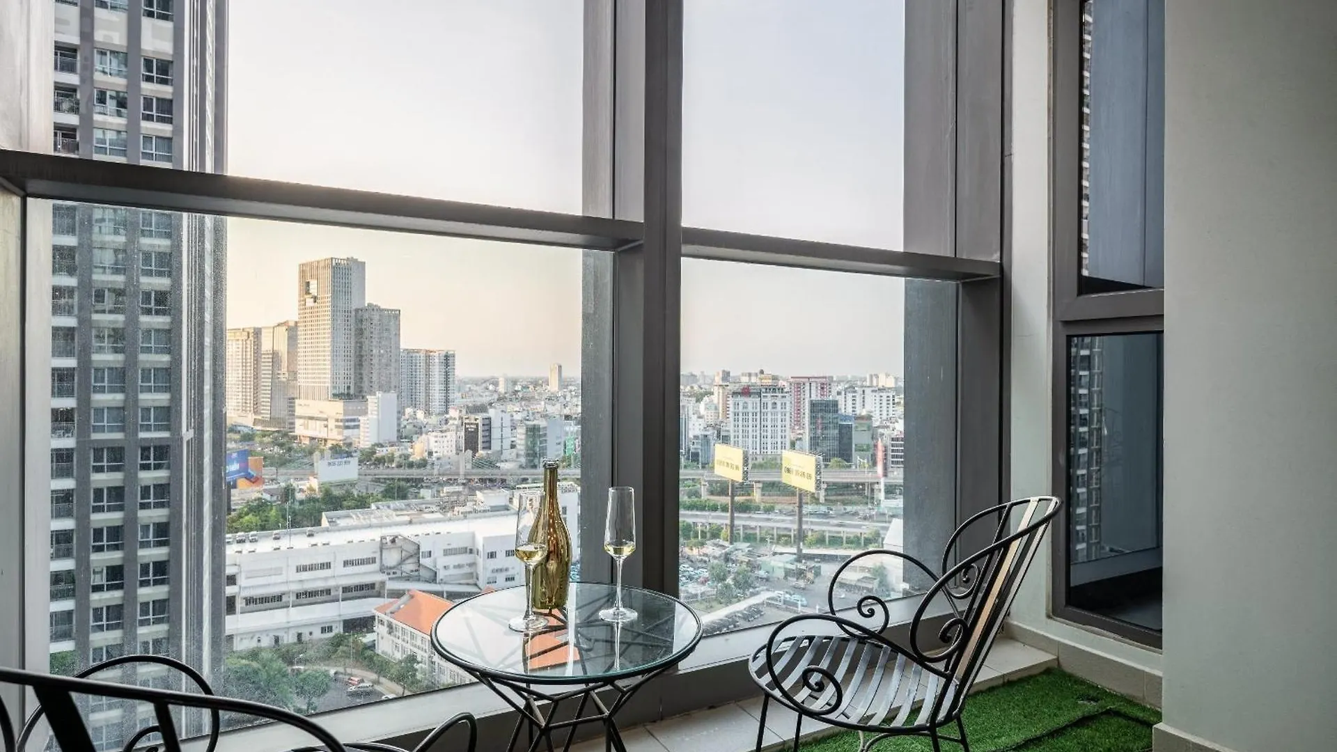Vera Saigon Apartments - Luxury Landmark 81 ホーチミン市 ベトナム