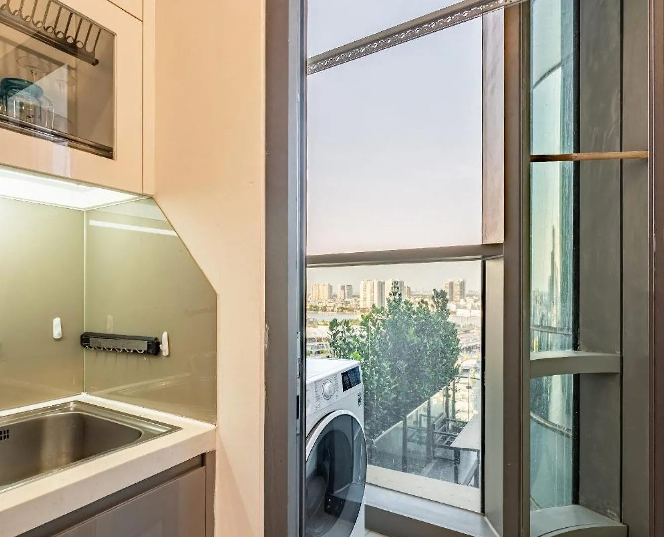 Vera Saigon Apartments - Luxury Landmark 81 ホーチミン市