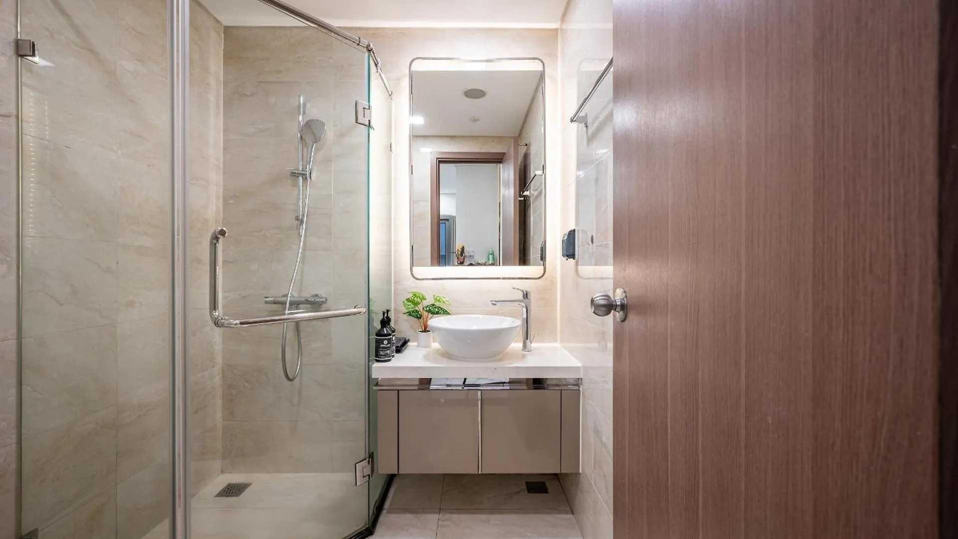 Vera Saigon Apartments - Luxury Landmark 81 ホーチミン市